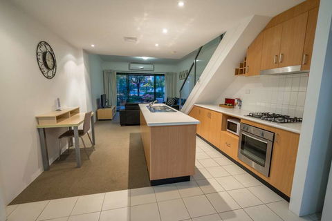 Perth Ascot Central Apartment Hotel - Gold Coast 4U 10