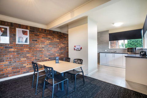 Nightcap at Manhattan Hotel - Accommodation Gold Coast 2