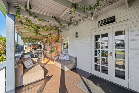 Ambassador On Ruthven Motel - Accommodation Gold Coast 1