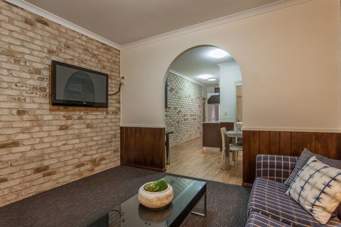 Highlander Motor Inn - Accommodation Gold Coast 1