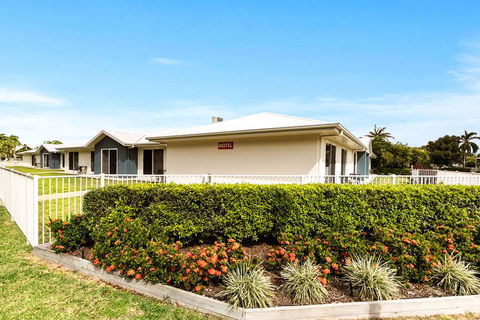 Econo Lodge Beachside - Accommodation Gold Coast 1