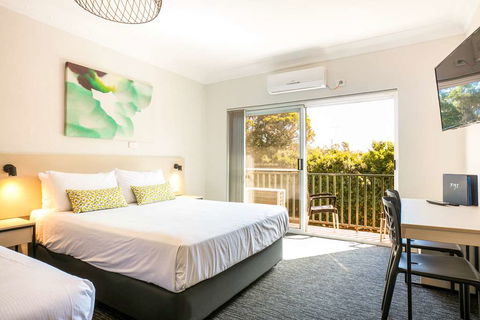Nightcap At Blue Cattle Dog Hotel - Gold Coast 4U 1
