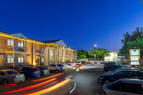 Adelaide Inn - Accommodation Gold Coast 0