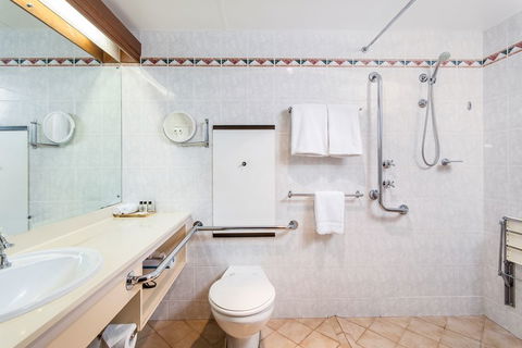 Adelaide Inn - Accommodation Gold Coast 2