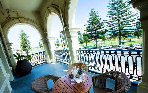 Largs Pier Hotel - Accommodation Gold Coast 2