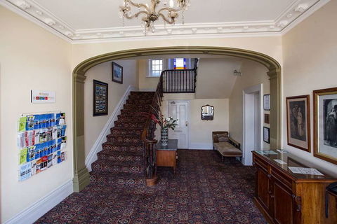 Quality Hotel Bentinck - Gold Coast 4U 1