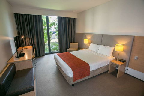 Alpha Hotel Eastern Creek - Accommodation Gold Coast 2