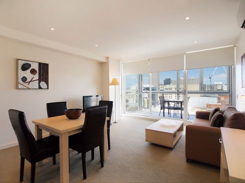 IStay Precinct - Accommodation Gold Coast 2