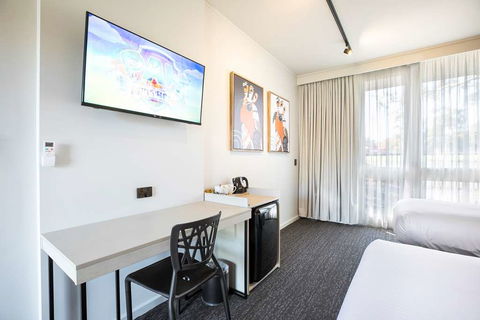 Nightcap At Sandown Park Hotel - Gold Coast 4U 2