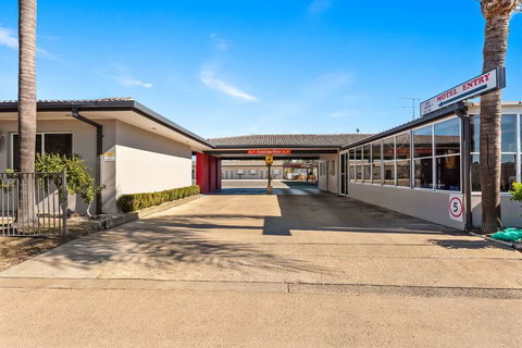 Econo Lodge Moree Spa Motor Inn - Gold Coast 4U 1