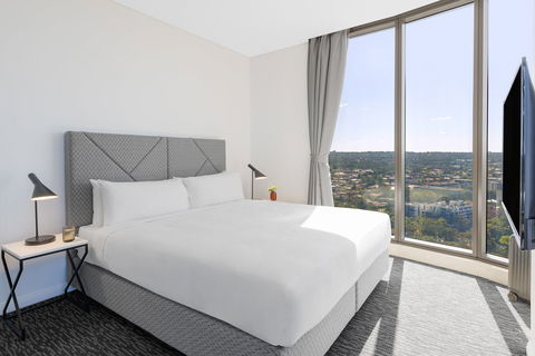 Meriton Suites George St - Gold Coast 4U 0