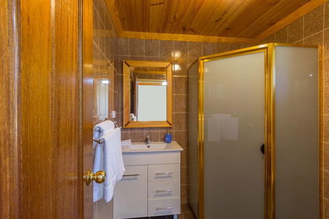Black Gold Country Cabins And Motel - Gold Coast 4U 5