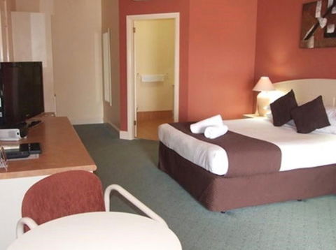 The Bowen Inn Motel - Gold Coast 4U 6