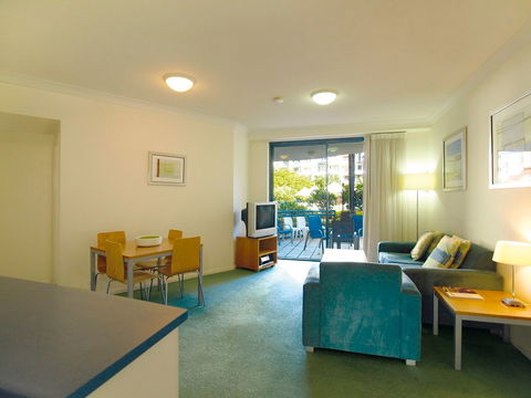 Oaks Calypso Plaza Resort - Accommodation Gold Coast 5