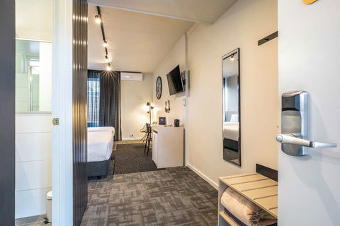 Nightcap At Keysborough Hotel - Gold Coast 4U 7