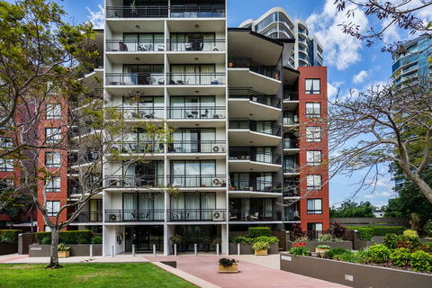 The Docks On Goodwin - Accommodation Gold Coast 0