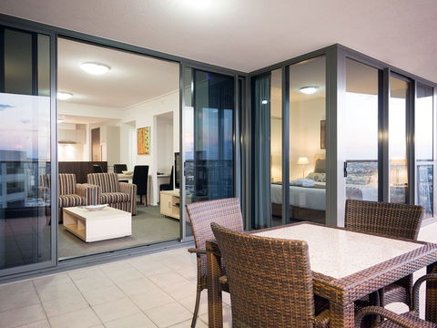 Oaks Aurora - Accommodation Gold Coast 2