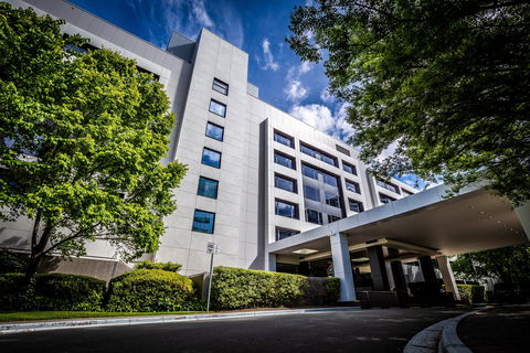 Crowne Plaza Canberra - Gold Coast 4U 1