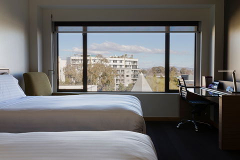 Crowne Plaza Canberra - Gold Coast 4U 4