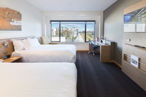 Crowne Plaza Canberra - Gold Coast 4U 6