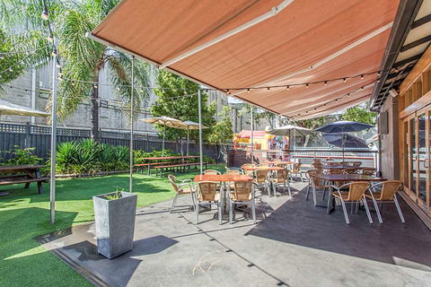 Nightcap at High Flyer Hotel - Accommodation Gold Coast 0