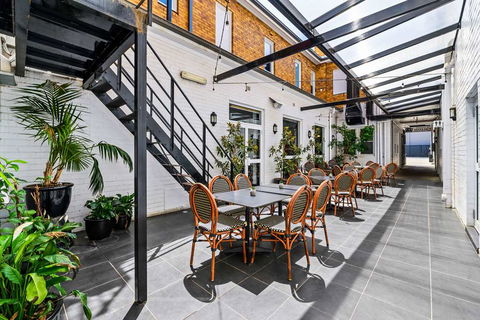 CH Boutique Hotel - Accommodation Gold Coast 2