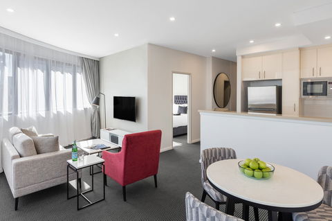 Meriton Suites Kent Street - Accommodation Gold Coast 1