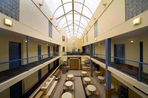 Capital Executive Apt Hotel Canberra - Gold Coast 4U 1
