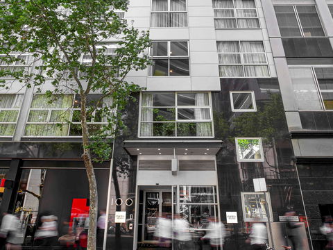 Mantra 100 Exhibition - Accommodation Gold Coast 1