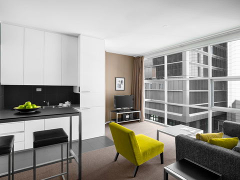 Mantra 100 Exhibition - Accommodation Gold Coast 2