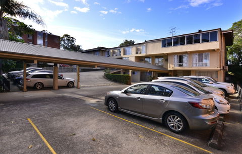 Twin Towers Inn - Gold Coast 4U 1