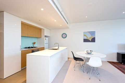 Astra Apartments MacQuarie Park - Accommodation Gold Coast 2