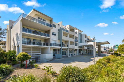 Quality Suites Pioneer Sands - Accommodation Gold Coast 0