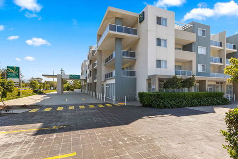 Quality Suites Pioneer Sands - Accommodation Gold Coast 2