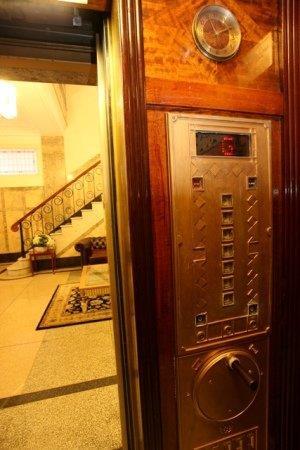 ULTIQA Rothbury Hotel - Gold Coast 4U 1