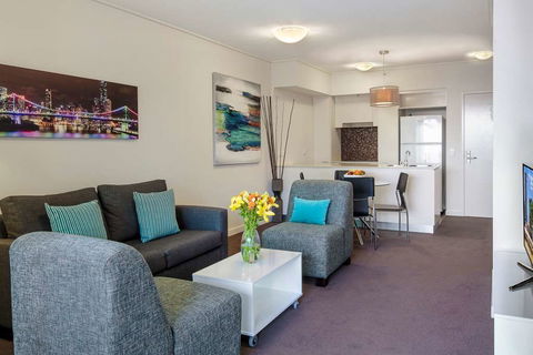 Evolution Apartments - Accommodation Gold Coast 1