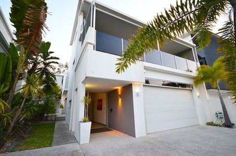 Alex Beach House - Accommodation Gold Coast 0