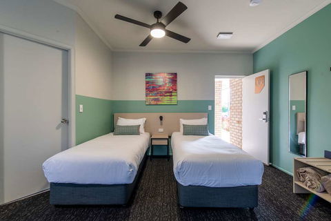 Nightcap at Waterfront Hotel - Accommodation Gold Coast 2