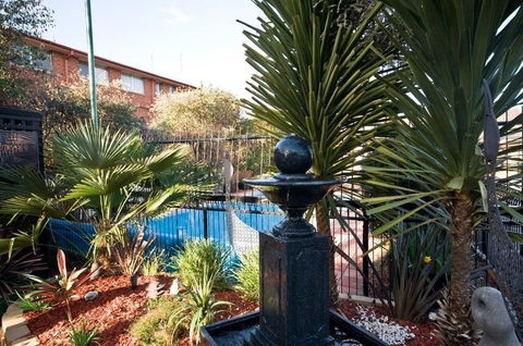 Country Plaza Queanbeyan - Accommodation Gold Coast 2