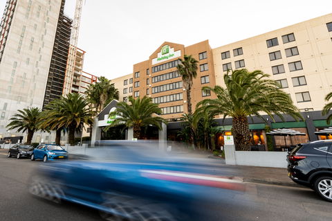 Holiday Inn Parramatta - Gold Coast 4U 1