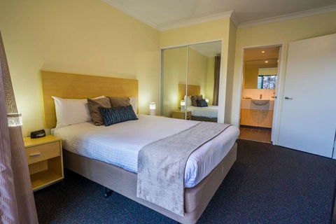 Perth Ascot Central Apartment Hotel - Gold Coast 4U 1