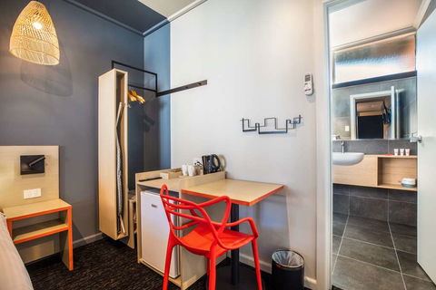 Monash Hotel - Accommodation Gold Coast 2