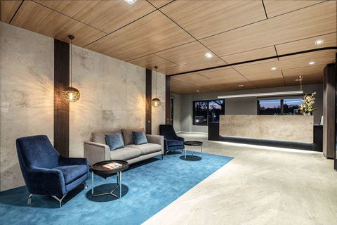 Quality Hotel Lakeside - Accommodation Gold Coast 2