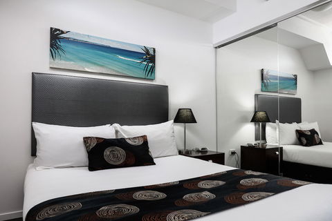 Central Holborn Apartments - Gold Coast 4U 1