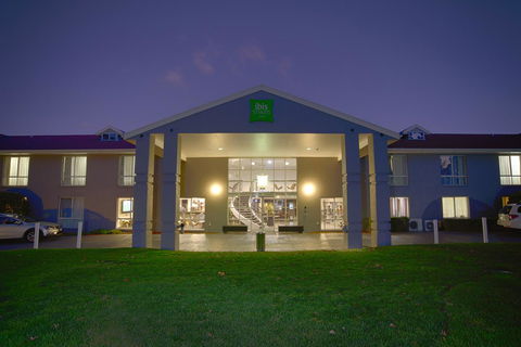 Ibis Styles Canberra - Gold Coast 4U 5