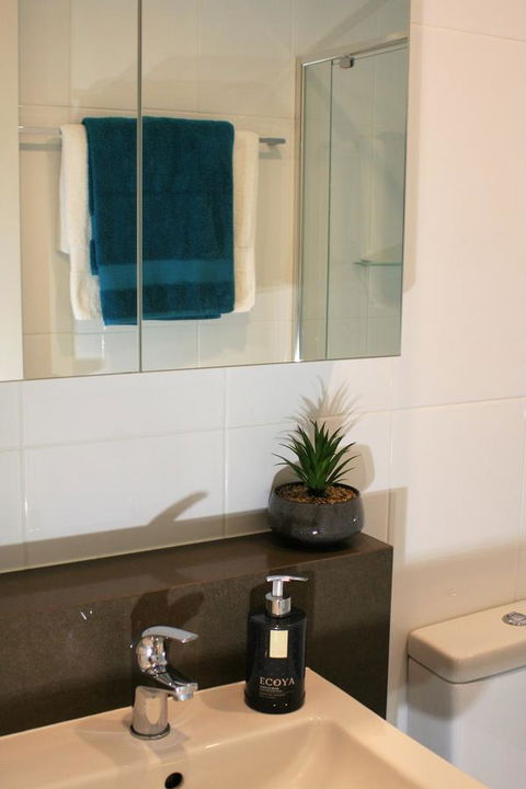 Modern Executive Apt@Barton*1BR*WiFi*Gym*Secure Parking*Canberra - Gold Coast 4U 13