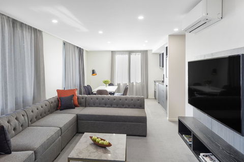 Deco Hotel Canberra - Gold Coast 4U 9