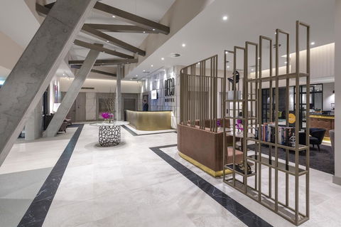 Deco Hotel Canberra - Gold Coast 4U 4