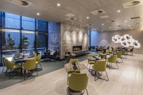 Deco Hotel Canberra - Gold Coast 4U 1