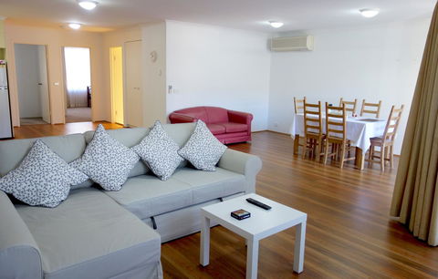 Kingston Comfy Apartment - Gold Coast 4U 3
